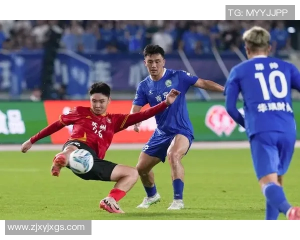 南京篮球队在城市联赛中的拼搏历程与欧冠足球的激情碰撞